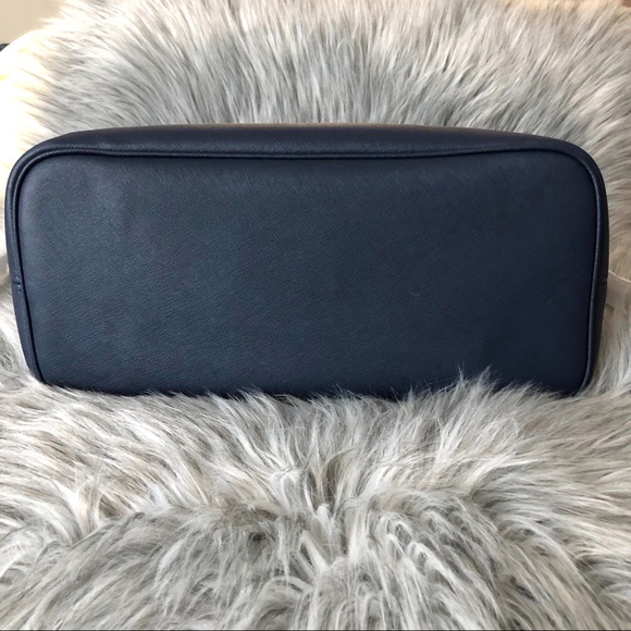 Michael Kors Jet Set Bag - Picture 4 of 10